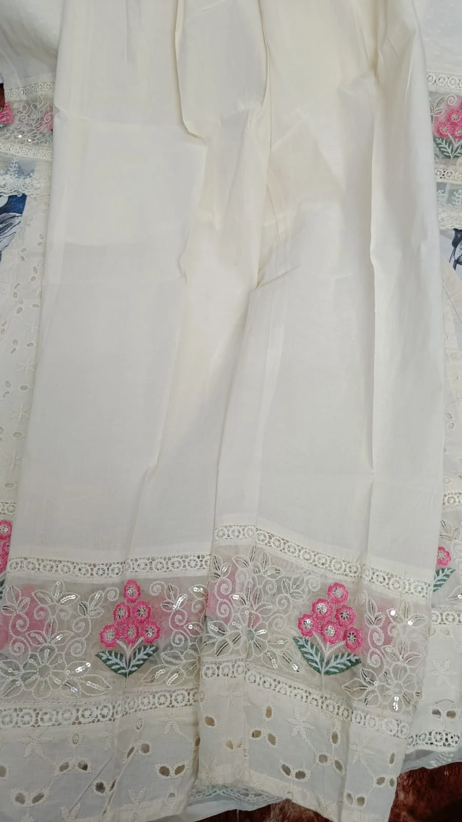 Embroidered Hakoba Suit offwhite